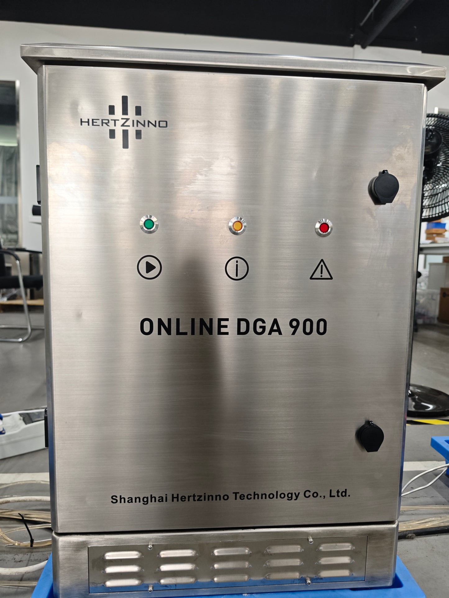 Online Dissolved Gas Analysis system (900)